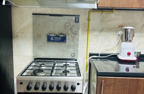 Dubai Apartment | Cozy 1-bedroom apartment in nice Dubai Land with WiFi, Fitness Room & Pool