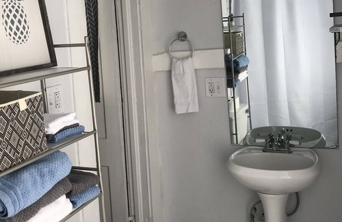 Macon Apartment | Cozy 1 bedroom Apartment steps from Mercer University and downtown!