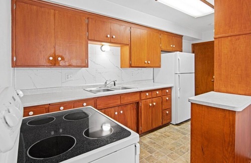 Diamond Lake House | Cozy 1-bedroom APT in a Duplex home- Close to DT Minneapolis, MOA & Airport.