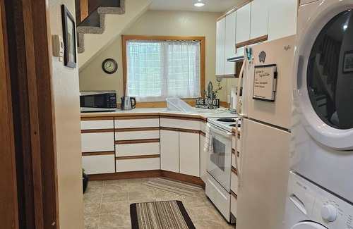 Ketchikan Cabin | Cozy 1 bedroom cabin full of amenities in beautiful Ketchikan