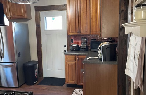 Near Eastside House | Cozy 1-bedroom house in lovely Indianapolis with WiFi, AC
