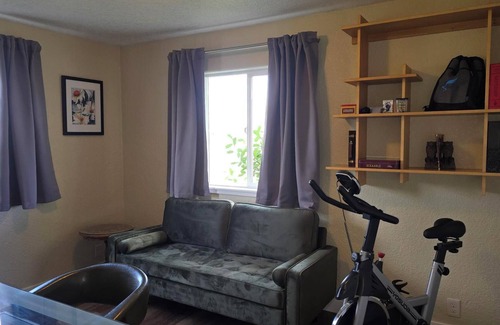 Salem House | Cozy 1-bedroom in NW Salem across from Mission State Park, close to wineries!