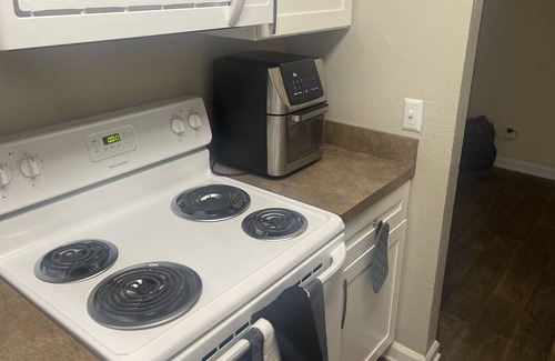 Sheffield Park Apartment | Cozy 1 bedroom king bed