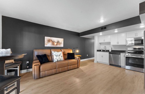 Downtown Branson Cottage | Cozy 1 Bedroom Retreat on Lake Taneycomo