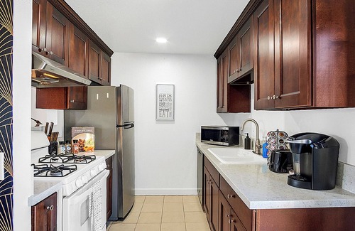 Fountain Valley Bed & Breakfast | Cozy 1-bedroom in awesome Huntington Beach with AC, WiFi