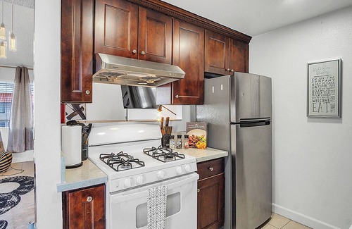 Fountain Valley Bed & Breakfast | Cozy 1-bedroom in awesome Huntington Beach with AC, WiFi