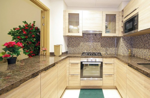 Dubai Apartment | Cozy 1-bedroom with access to beautiful gardens and swimming pool