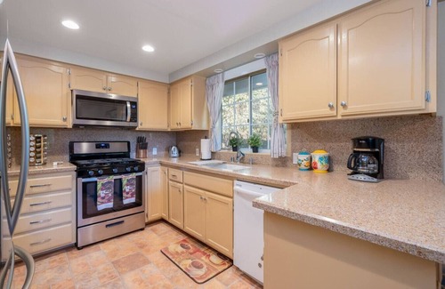 Julian House | Cozy 10 guest, 4 Bedroom, 2 Bath, Pet Friendly, 2-minute walk to downtown Julian