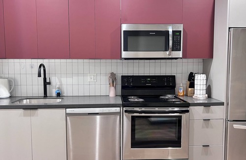 Westlake House | Cozy 1b unit in charming Los Angeles with AC, WiFi, fitness room