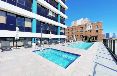 Westlake House | Cozy 1b unit in charming Los Angeles with AC, WiFi, fitness room