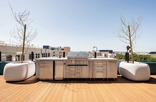 Westlake House | Cozy 1b unit in charming Los Angeles with AC, WiFi, fitness room