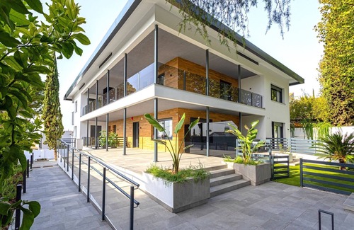 Distrito Norte Sierra Apartment | Cozy 1BD apartment with terrace, pool and parking. Arruzafa VI