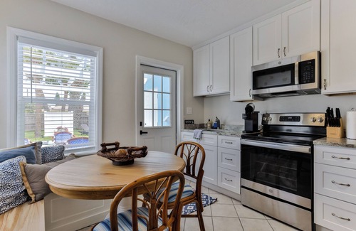 Driggers Apartment | Cozy 1BR Heated Pool Walk to Beach & Flagler