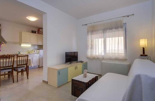 Cove Murtar Apartment | Cozy 1BR Suite for Three, No Pets, Parking Available