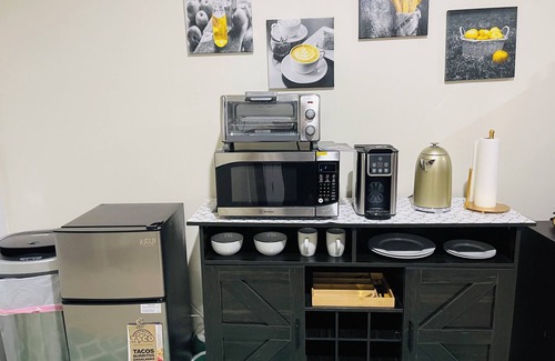 Washington House | Cozy 1st Fl inside 4 level Townhome in DC w/private entrance, WiFi & onsite W/D