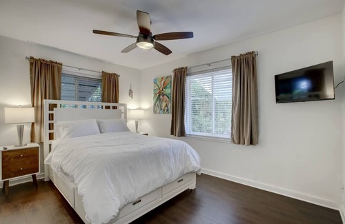 Downtown Fort Lauderdale Cottage | Cozy 2/1, Close to Las Olas/Beach, Port, FLL