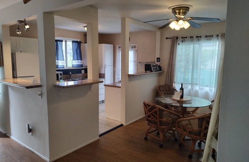 Fort MacArthur House | Cozy 2/1 house in charming San Pedro Point Fermin LA with AC, W/D, fenced yard