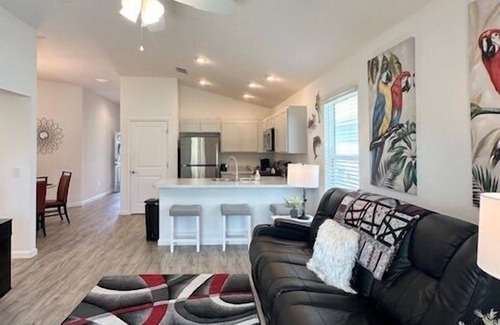Wildwood House | Cozy 2/2 in The Village of DeLuna