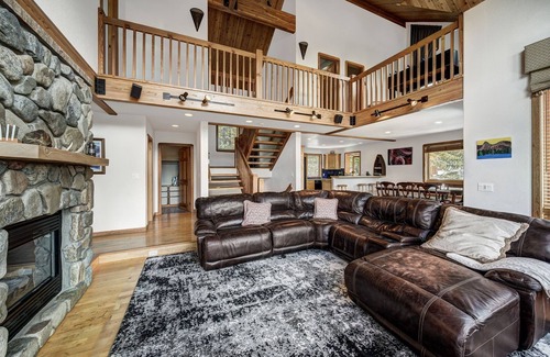 Breckenridge House | Cozy 2 BDR + Loft w/Mtn Views & Foosball!