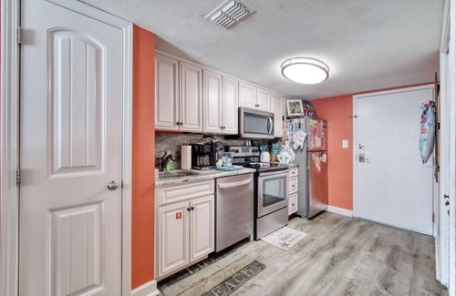 Gulf Shores Condo | Cozy 2 Bdrm Condo! Beach, Pool & Pickleball! Beautiful resort feel!