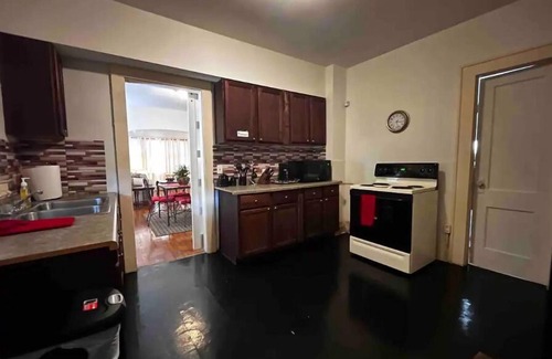 Indianapolis House | Cozy 2-bdrm Home near downtown Indianapolis: AC, WiFi, Kitchen & Smart TVs!
