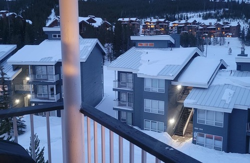 Big Sky Condo | Cozy 2 bed condo w loft, hot tub and pool. ski shuttle. 1/8 mile to base