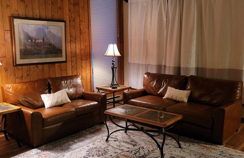 Big Sky Condo | Cozy 2 bed condo w loft, hot tub and pool. ski shuttle. 1/8 mile to base