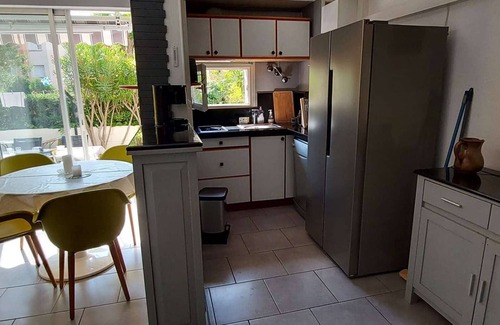 Le Grau-dʼAgde Apartment | Cozy 2-Bedroom Apartment for 6, 100m from Beach with Terrace, Parking, and A/C