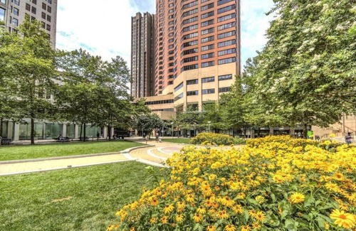 Downtown Baltimore Apartment | Cozy 2-bedroom apartment in charming Baltimore with AC, WiFi, fitness room