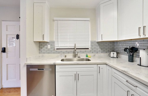 Downtown San Diego Apartment | Cozy 2-Bedroom Apartment in Downtown/Little Italy SD