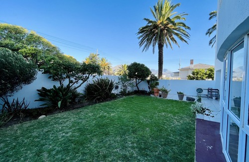 Strand Apartment | Cozy 2 bedroom apartment just 200m from the main beach in Strand