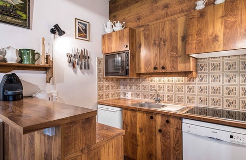 Megeve Apartment | Cozy 2-Bedroom Apartment in Megève – Close to Center & Ski Lift, Terrace, Parking, Wifi