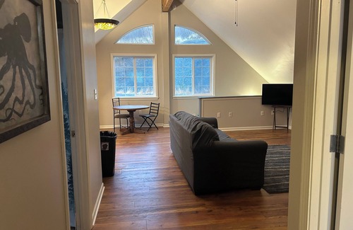 Womens Bay Apartment | Cozy 2-bedroom apartment in charming Kodiak