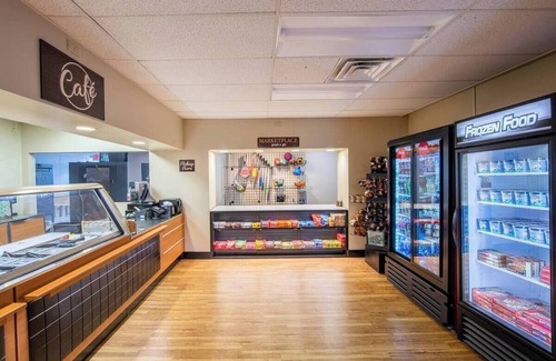 South Lee Apartment | Cozy 2-bedroom apartment with WiFi, fitness room in enjoyable Lee