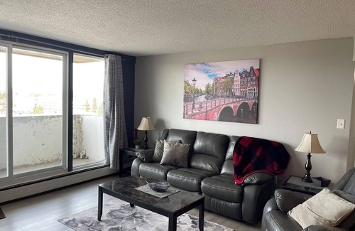 Red Deer Condo | Cozy 2-bedroom condo in Red Deer with WiFi - Swimming Pool/Fitness Room/Elevator