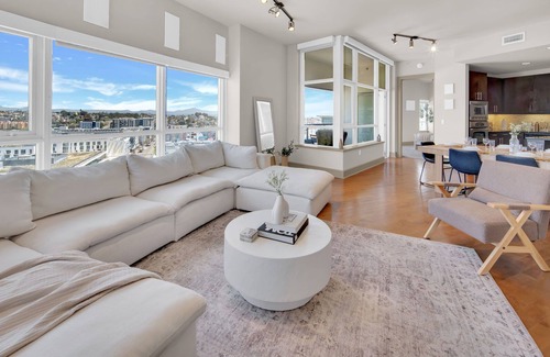 East Village Condo | Cozy 2-bedroom condo with WiFi, fitness room in awesome San Diego