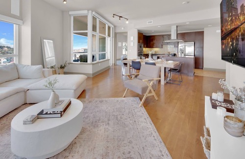 East Village Condo | Cozy 2-bedroom condo with WiFi, fitness room in awesome San Diego