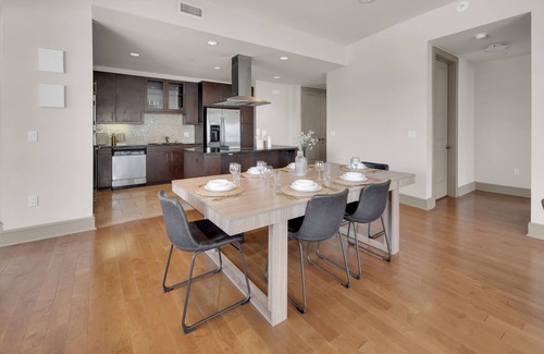 East Village Condo | Cozy 2-bedroom condo with WiFi, fitness room in awesome San Diego