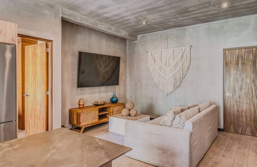 Tulum Condo | Cozy 2-bedroom condo with rooftop pool and WiFi in downtown Tulum