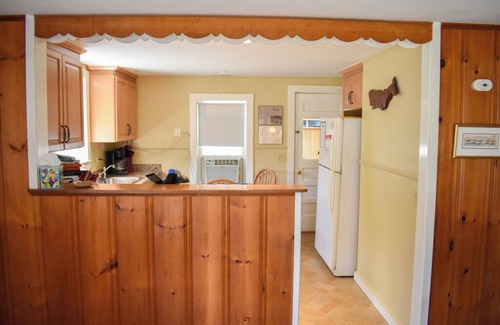 West Harwich House | Cozy 2-Bedroom Cottage – Walk to Pleasant Road Beach!