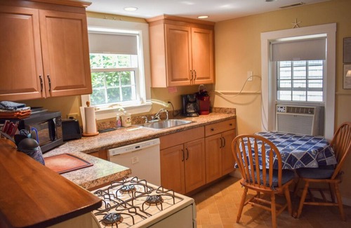 West Harwich House | Cozy 2-Bedroom Cottage – Walk to Pleasant Road Beach!