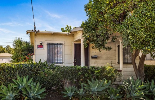 East Hollywood Cottage | Cozy 2-bedroom cottage in the heart of L.A.