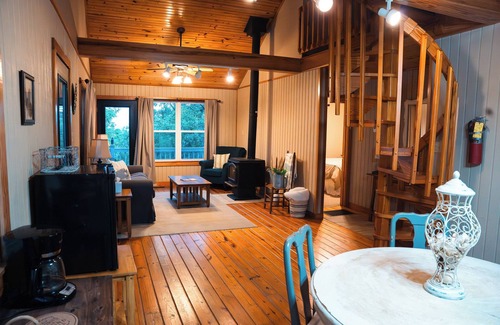 Hattieville Cottage | Cozy 2-bedroom cottage with loft, AC, and WiFi on peaceful 295-acre property