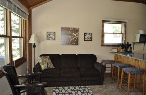Lake Ann Cottage | Cozy 2 Bedroom Cottage Sleeps 7 in the village of Lake Ann