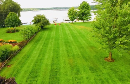 Lake Ann Cottage | Cozy 2 Bedroom Cottage Sleeps 7 in the village of Lake Ann