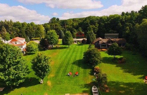 Lake Ann Cottage | Cozy 2 Bedroom Cottage Sleeps 7 in the village of Lake Ann