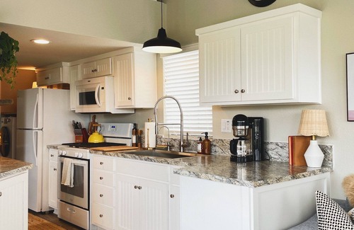 Siskiyou County House | Cozy 2-bedroom guest house with WiFi, AC in peaceful Gazelle!