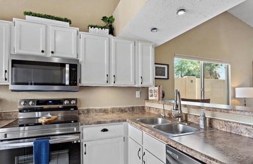 Casas Adobes House | Cozy 2-bedroom house directly across from Tucson National Golf Resort