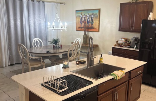 Mariner House | Cozy 2-bedroom house in adorable Cape Coral with WiFi, fitness room