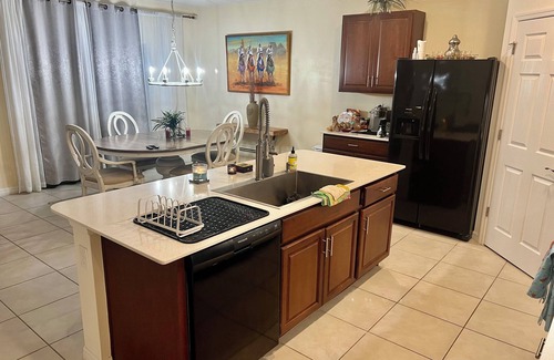 Mariner House | Cozy 2-bedroom house in adorable Cape Coral with WiFi, fitness room